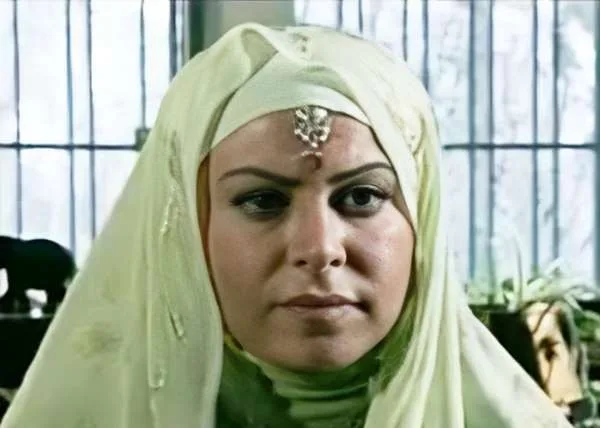فلور نظری در نقش راجا مسافری از هند