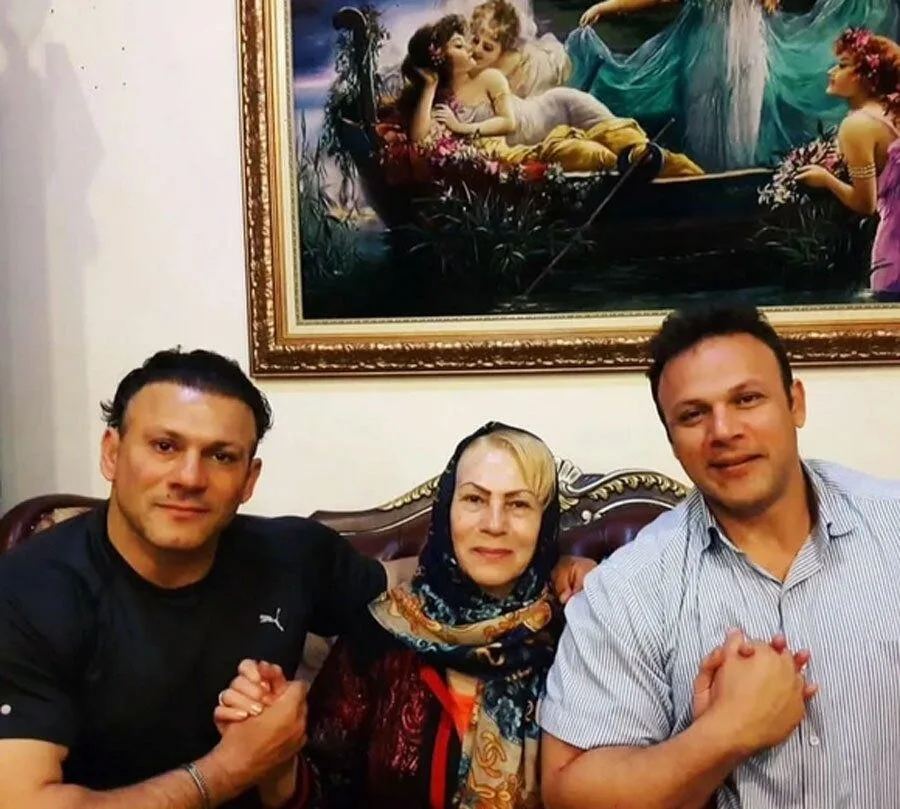 محراب فاطمی در کنار مادر و برادرش