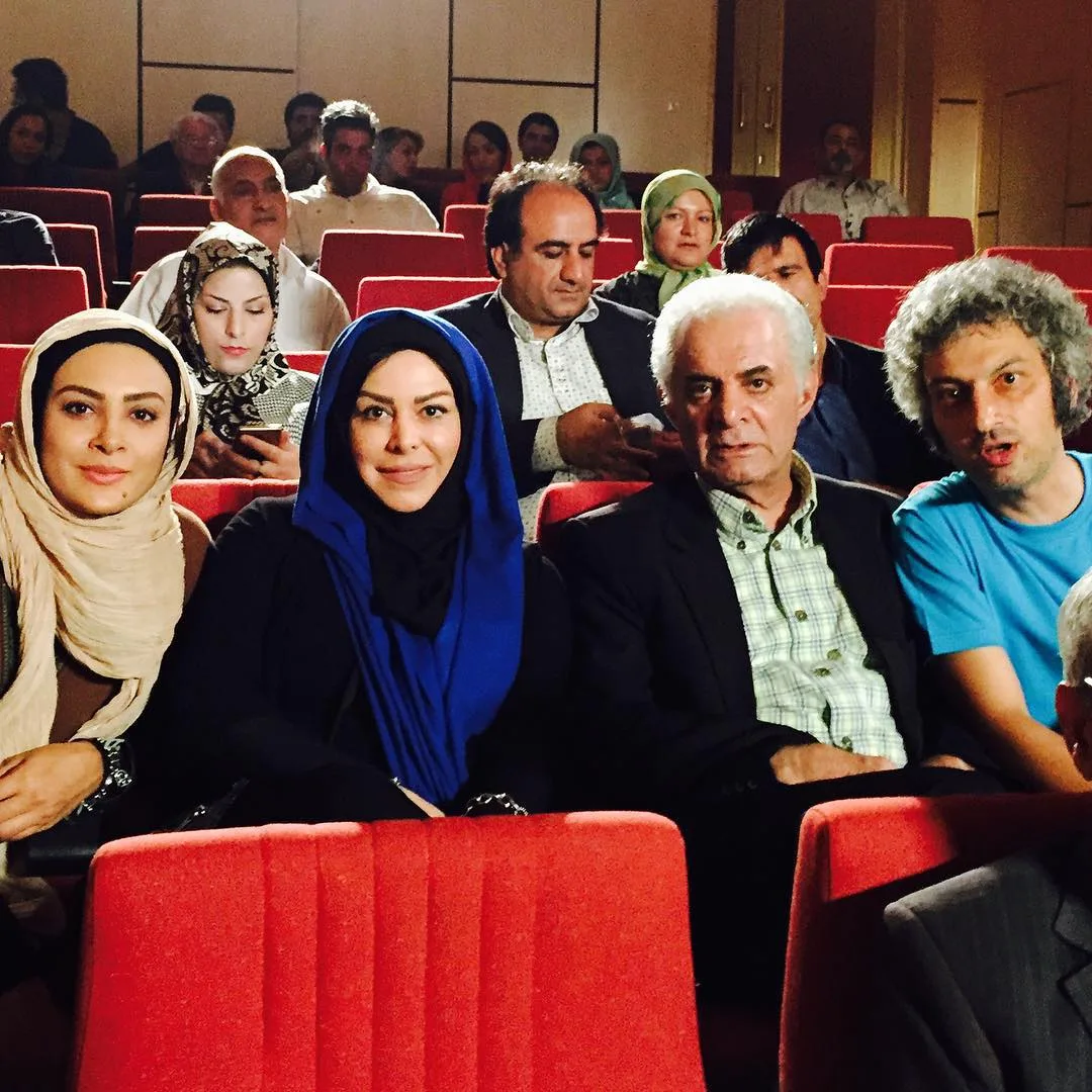 فلور نظری در کنار زنده یاد سیروس گرجستانی، ارژنگ امیرفضلی و حدیث میرامینی