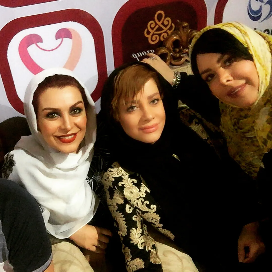 فلور نظری در کنار شراره رخام و ماه چهره خلیلی
