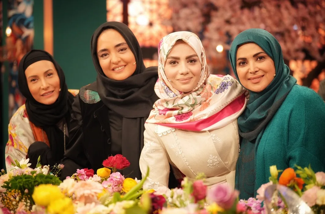 مبینا نصیری در کنار کمند امیرسلیمانی، نرگس محمدی و فریبا نادری