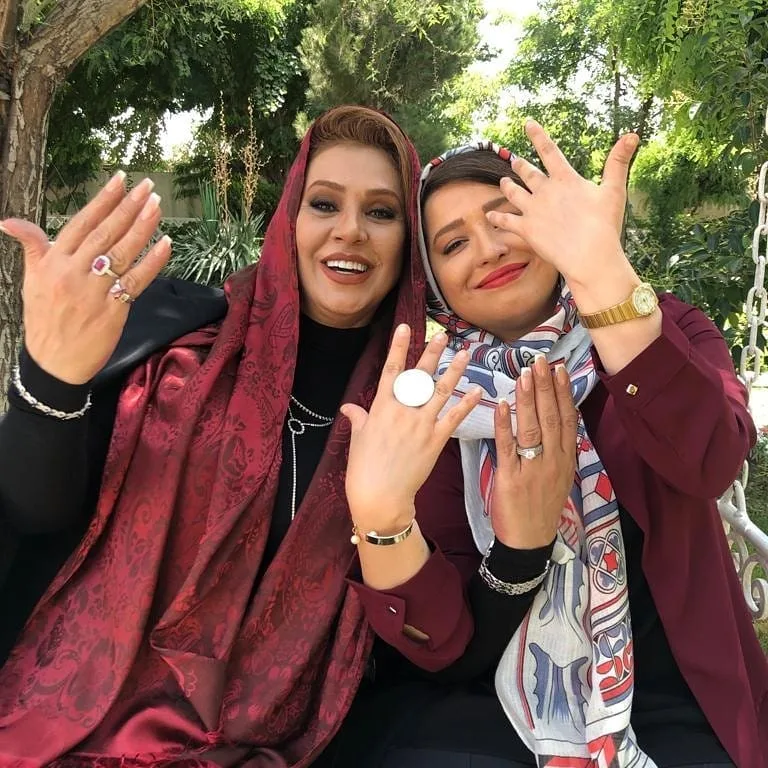 نسرین مقانلو در کنار مهراوه شریفی نیا