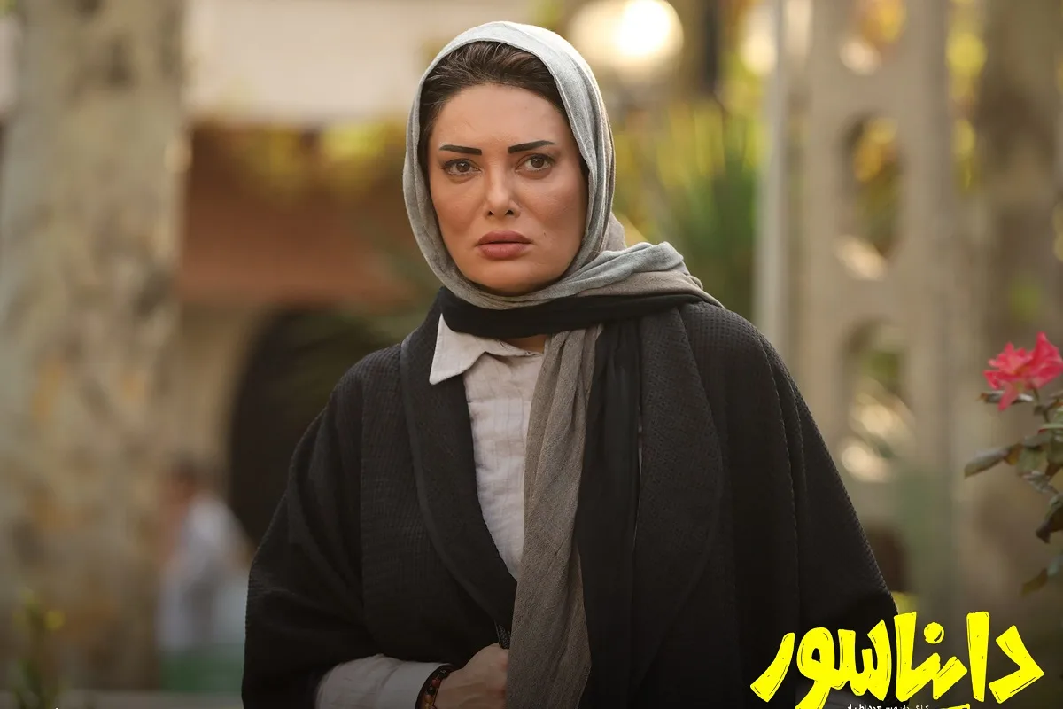 نگار فروزنده در فیلم سینمایی دایناسور