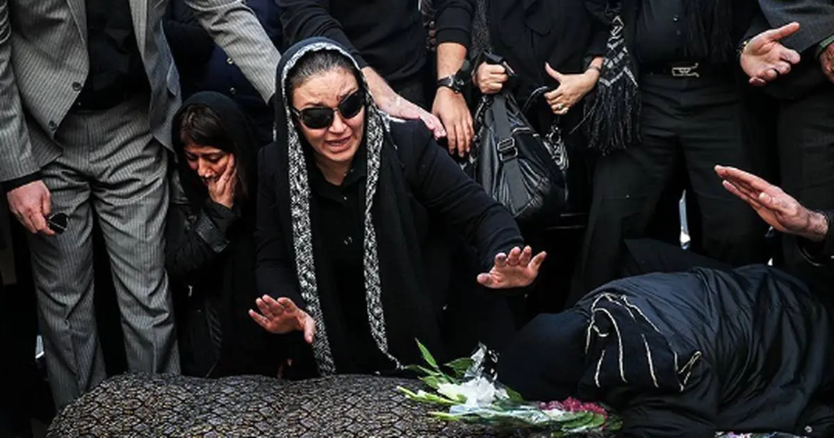 زیبا بروفه در خاکسپاری پیام صابری