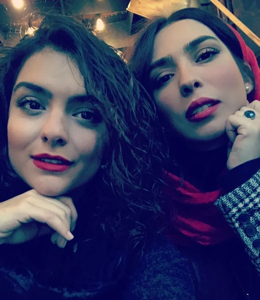 دنیا مدنی دوست صمیمی سعیده امیرساعی (عکس قدیمی)