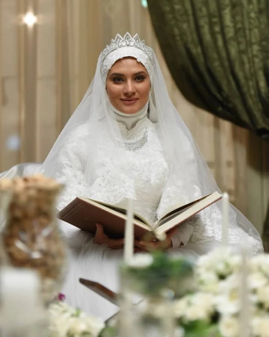 ساناز سعیدی در لباس عروسی