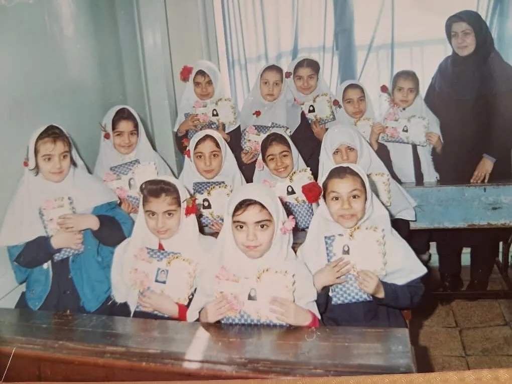 المیرا شریفی مقدم در کلاس سوم دبستان