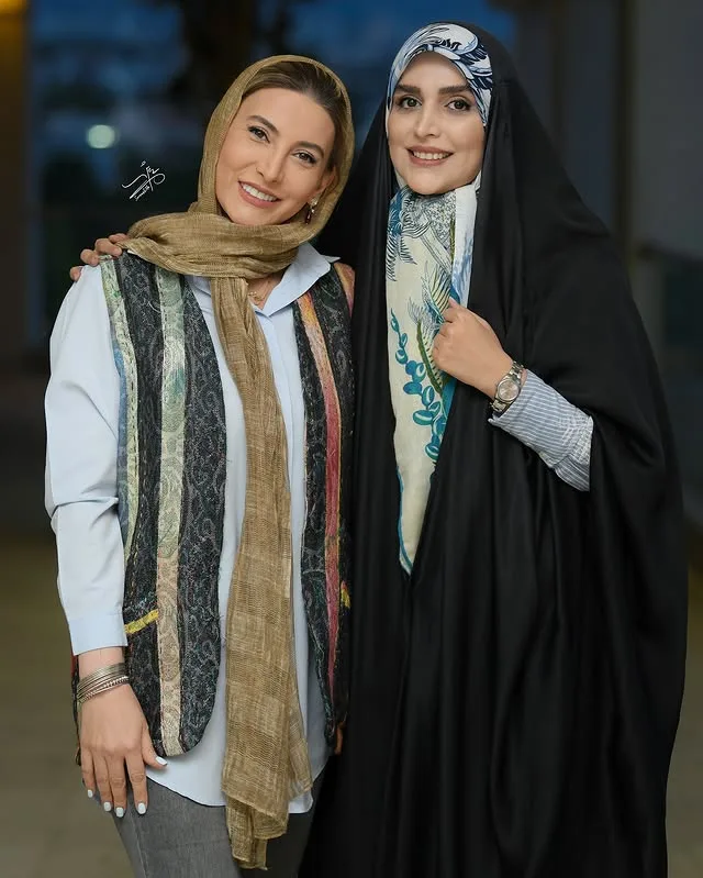 فریبا نادری در کنار مژده لواسانی