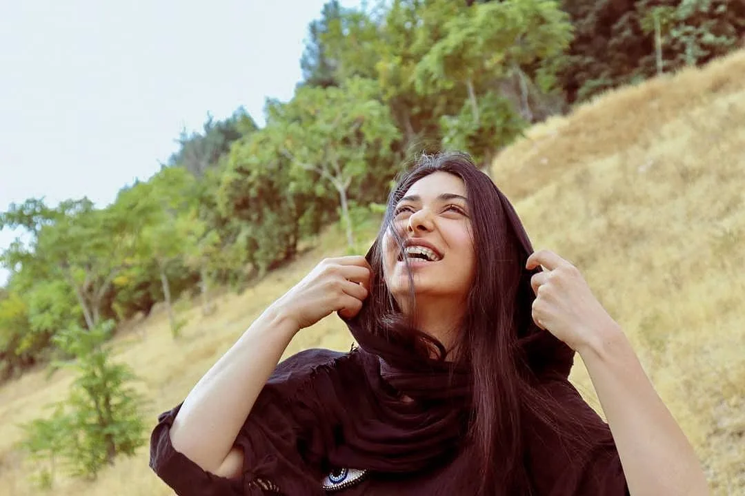 بیوگرافی زهرا سزاوار بازیگر نقش پریزاد در طوبی + تصاویر شخصی