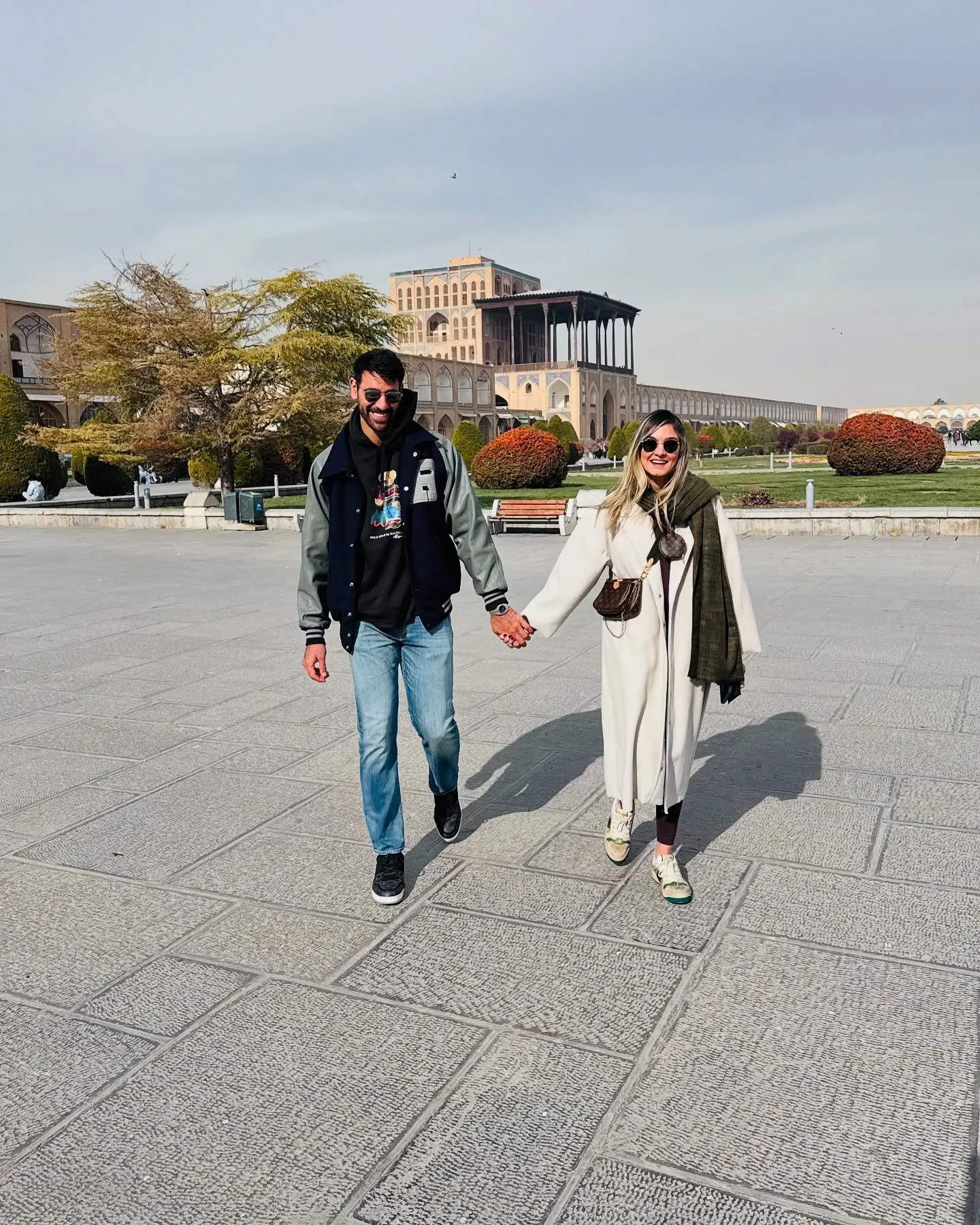 ارسلان کاظمی و همسرش در میدان نقش جهان