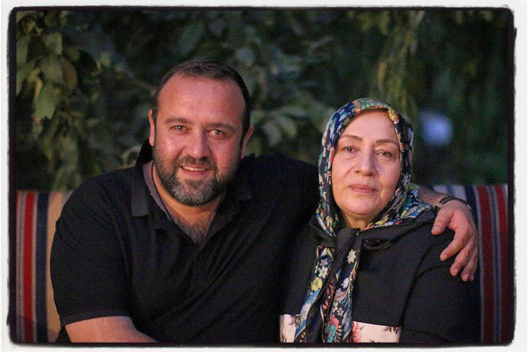 بهرنگ توفیقی در کنار مادرش