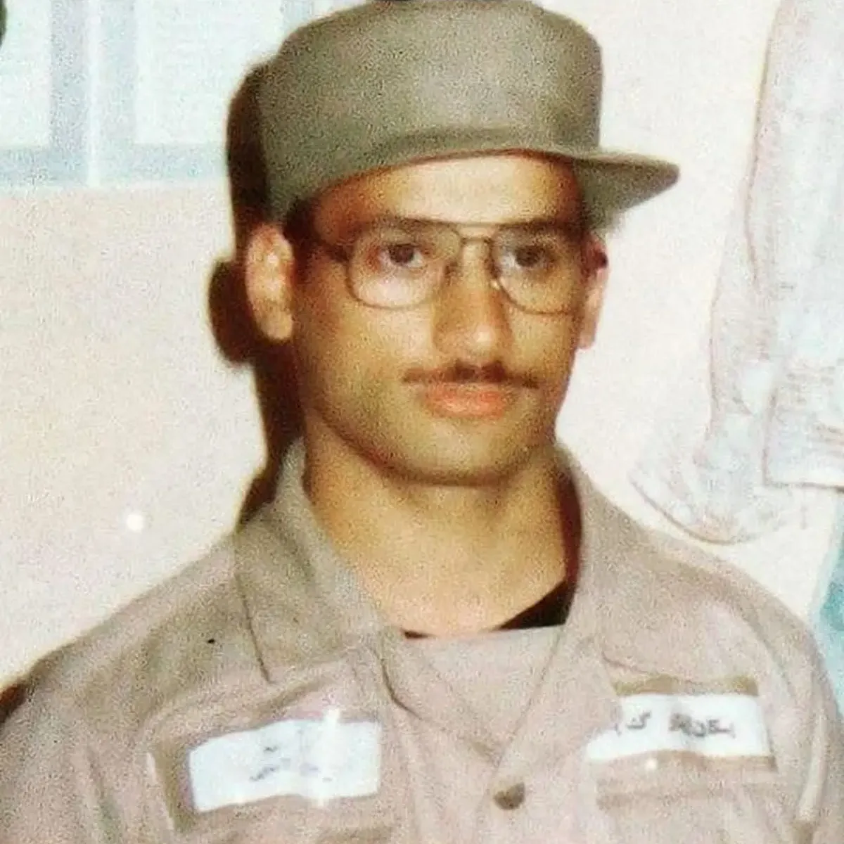 شهرام لاسمی: بیوگرافی، زندگی شخصی و افسردگی قلقلی تصویر بامزه از سربازی شهرام لاسمی