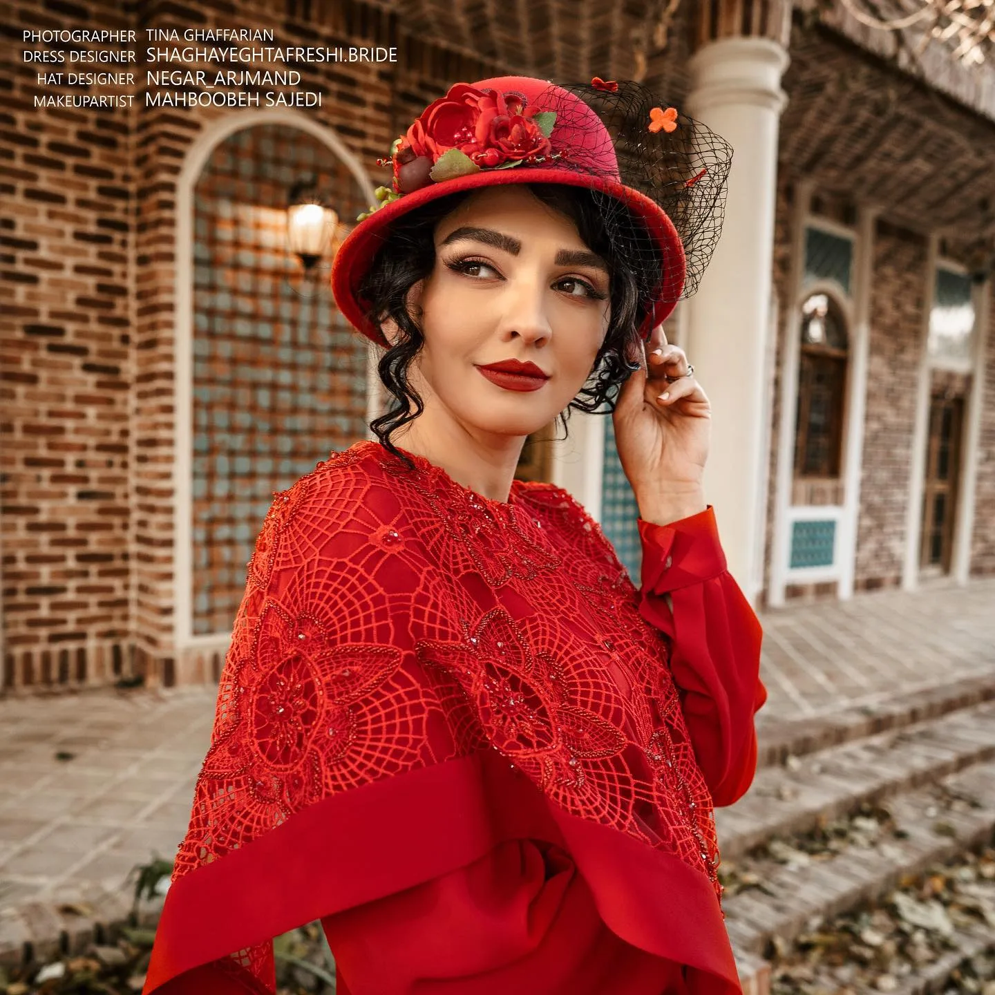 سیما خضرآبادی با لباس تم پاییزی و قرمز