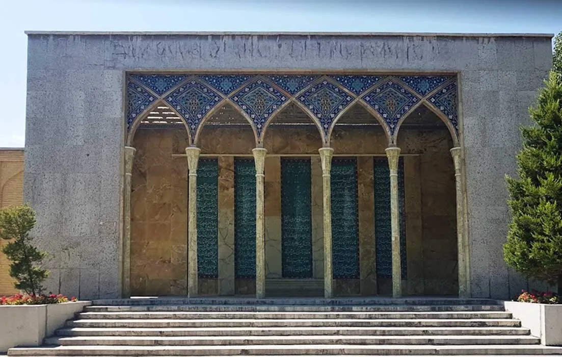 آرامگاه و مقبره صائب تبریزی کجاست؟ + محل دقیق دفن استاد فرشچیان