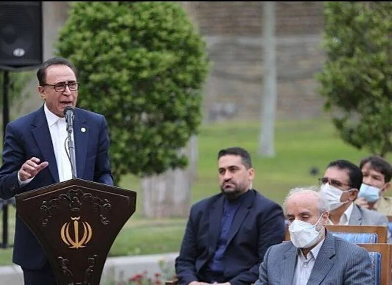 بیوگرافی اسماعیل آذر؛ مجری تلویزیون و راوی غزلهای ماندگار اسماعیل آذر مجری