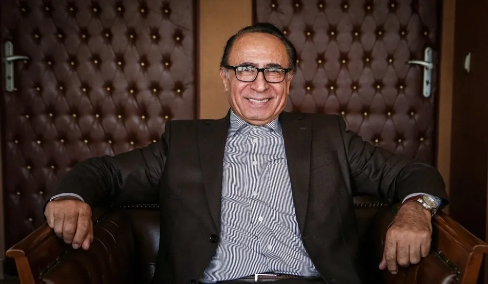 بیوگرافی اسماعیل آذر؛ مجری تلویزیون و راوی غزلهای ماندگار امیراسماعیل آذر