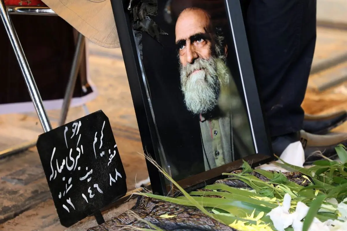 مزار کریم اکبری مبارکه