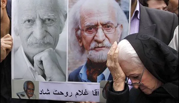 از زیر آسمان شهر تا قطعه هنرمندان؛ مزار زنده یادان کیومرث ملک مطیعی و ملکه رنجبر مراسم تشییع زنده یاد کیومرث ملک مطیعی