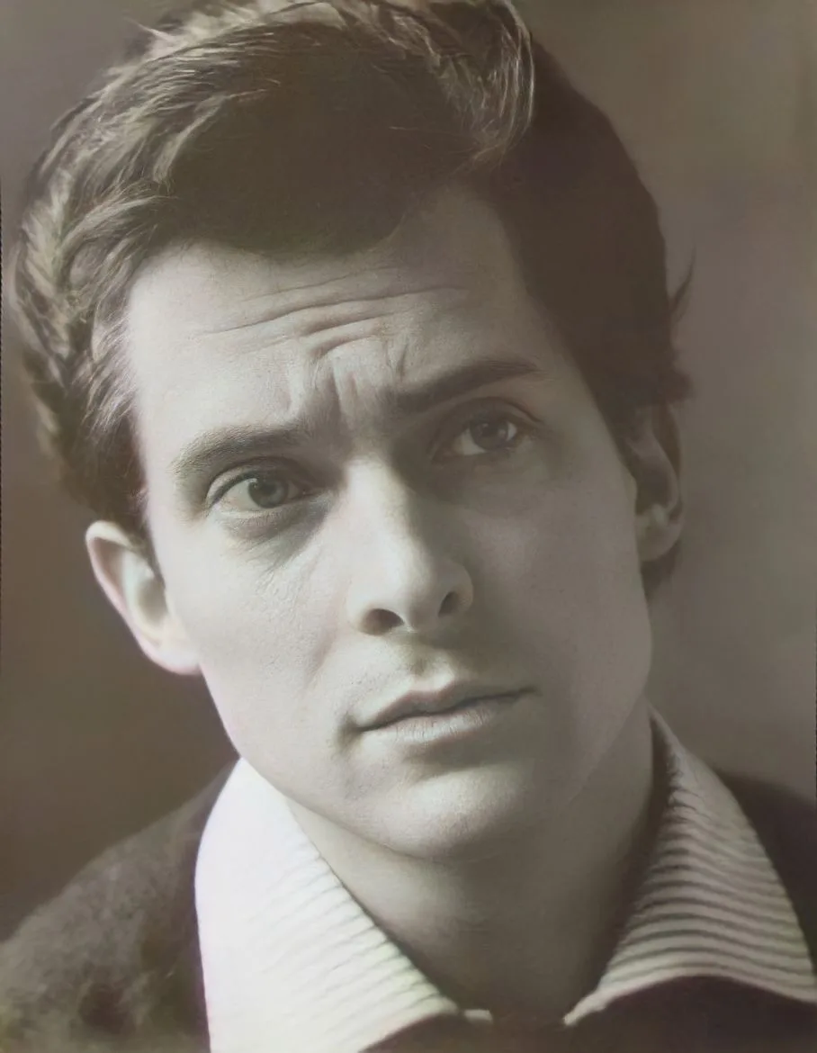 تصویر جرمی برت بازیگر نقش شرلوک هولمز در جوانی