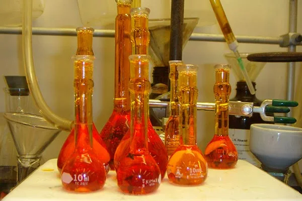 زندگینامه جابر بن حیان؛ اکتشافات و اختراعات جابر بن حیان چه بود؟ تیزاب سلطانی