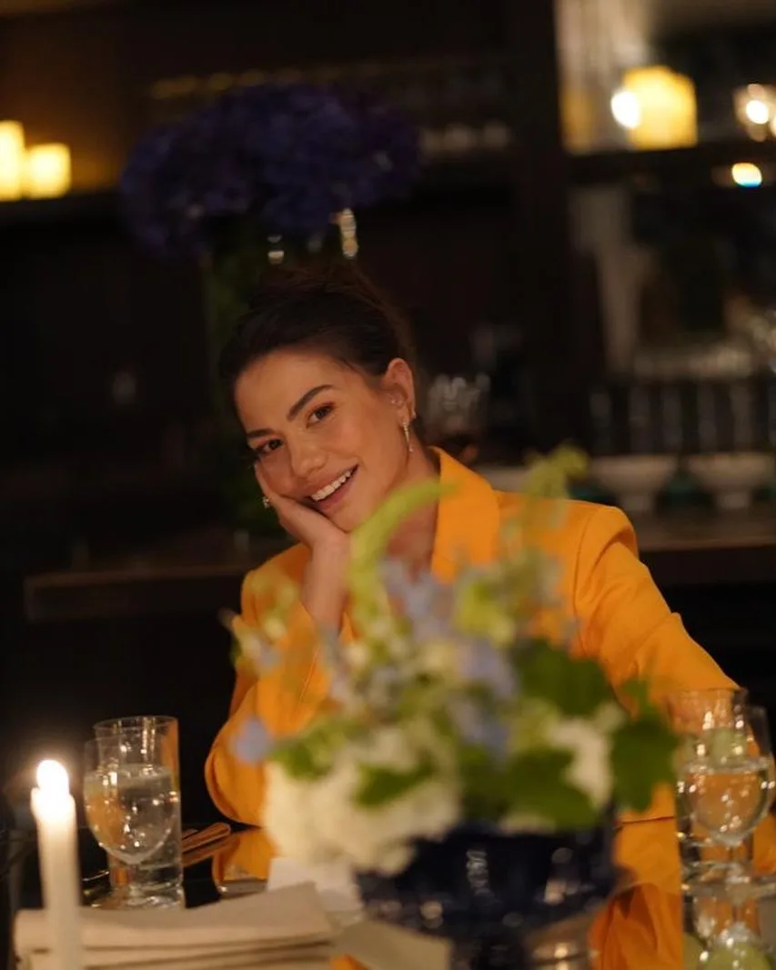 بیوگرافی کامل دمت اوزدمیر: از صحنه رقص تا ستارهای جهانی دمت اوزدمیر بازیگر جذاب ترکیه