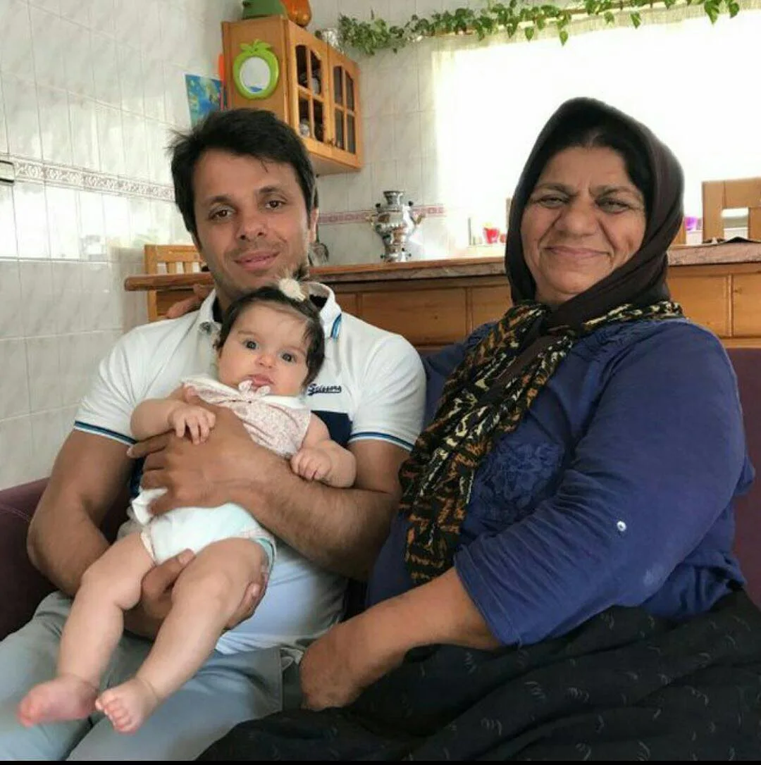 بیوگرافی حسن رنگرز سرمربی تیم ملی کشتی فرنگی ایران حسن رنگرز در کنار مادرش