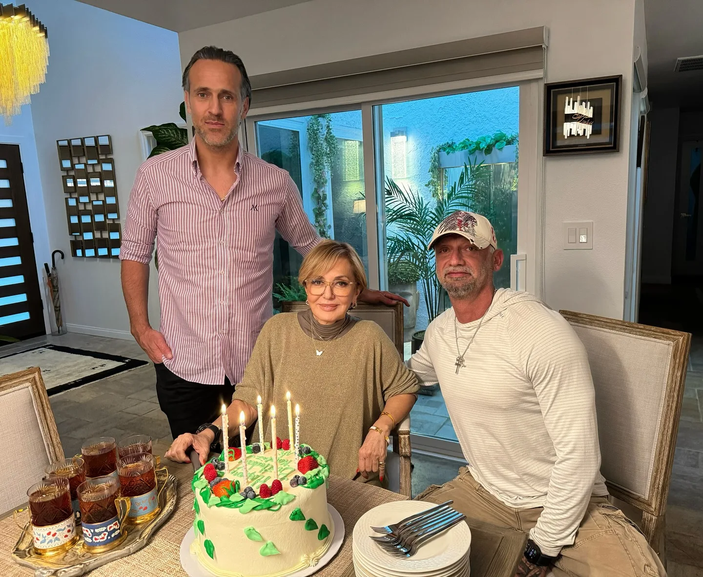 کامبیز، گوگوش و علی کریمی