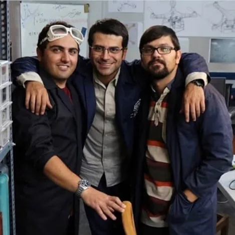 بیوگرافی محمود خسرومنش بازیگر نقش قاسم در بچه مهندس ۳ محمود خسرومنش، سعید کریمی و روزبه حصاری در بچه مهندس 3