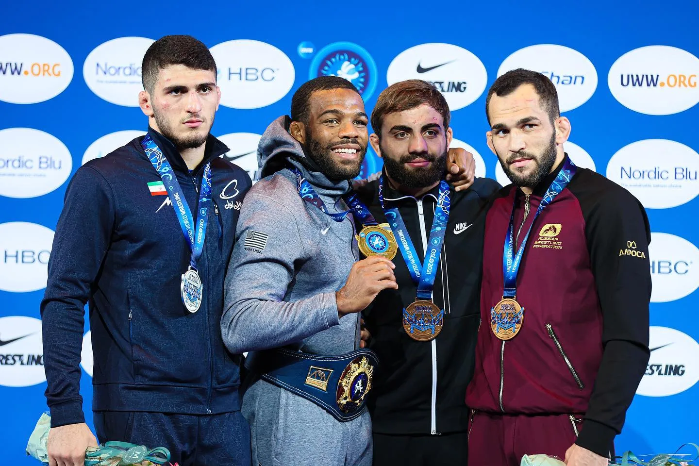 محمد نخودی: بیوگرافی ستاره جویباری کشتی و شکستدهنده جردن باروز نخودی در کنار جردن باروز آمریکایی