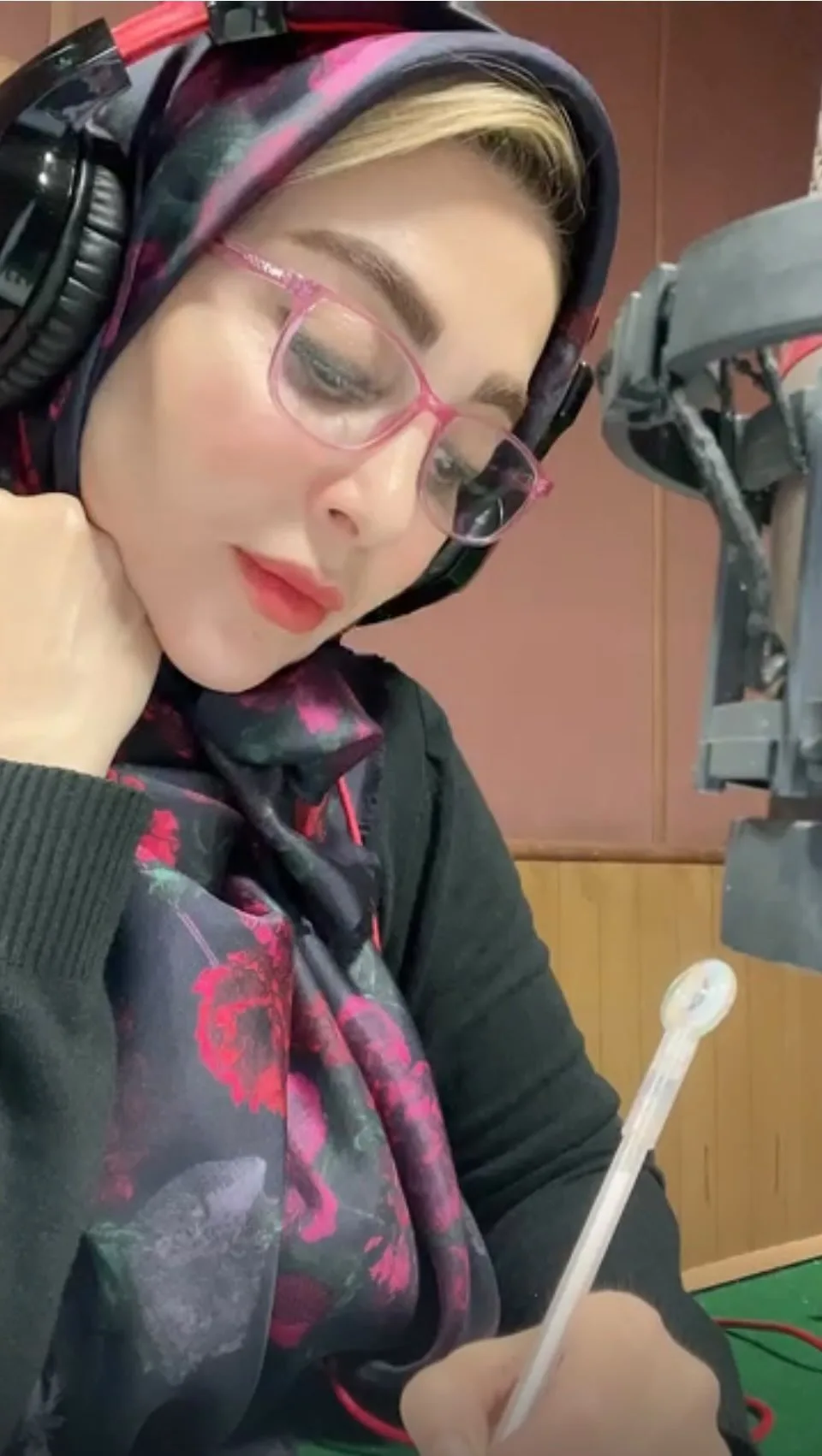 بیوگرافی ژیلا صادقی مجری و بازیگر شهروند آمریکا، ازدواج، حواشی و تغییر ظاهر ژیلا صادقی