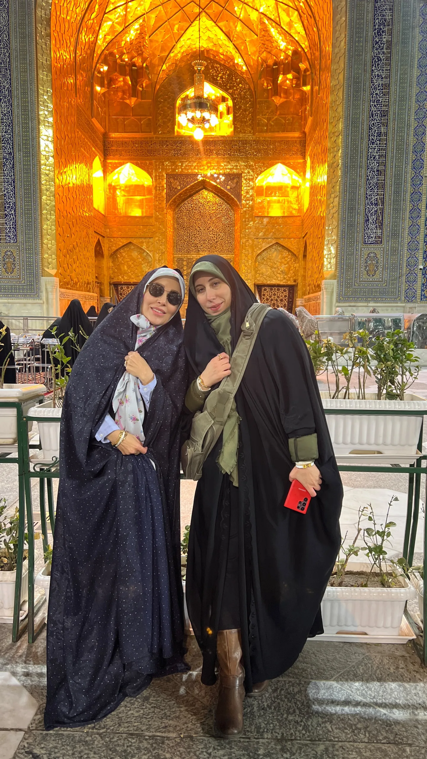 بیوگرافی ژیلا صادقی مجری و بازیگر شهروند آمریکا، ازدواج، حواشی و تغییر ظاهر ژیلا صادقی در حرم امام رضا (ع)