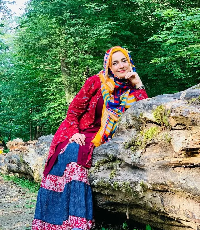 آزاده آل آیوب مجری برنامه کودک در سفر