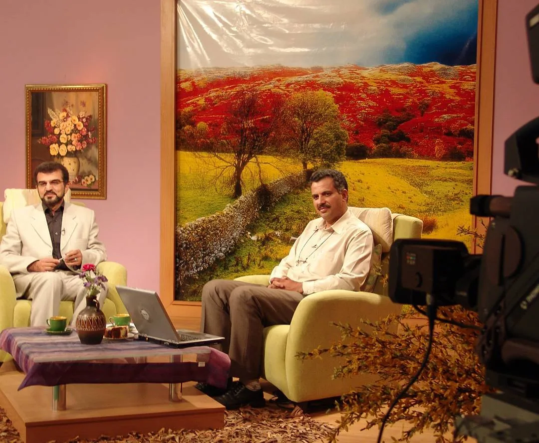 بیوگرافی ایرج میلانی مجری، طبیعتگرد و برنامه ساز سابق صدا و سیما ایرج میلانی و هرمز شجاعی مهر