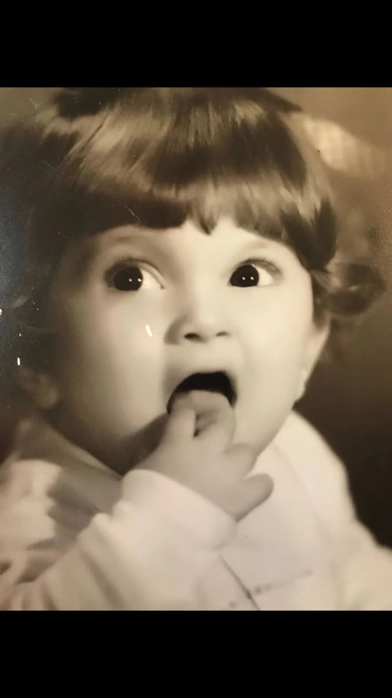 بیوگرافی ژیلا صادقی مجری و بازیگر شهروند آمریکا، ازدواج، حواشی و تغییر ظاهر تصویر کودکی ژیلا صادقی