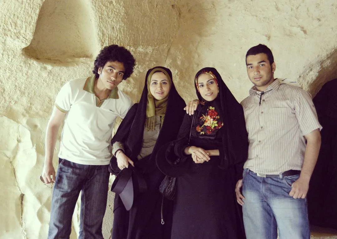 زهرا چخماقی و زینب چخماقی به همراه برادرانشان (تصویر مربوط به سال های گذشته است)