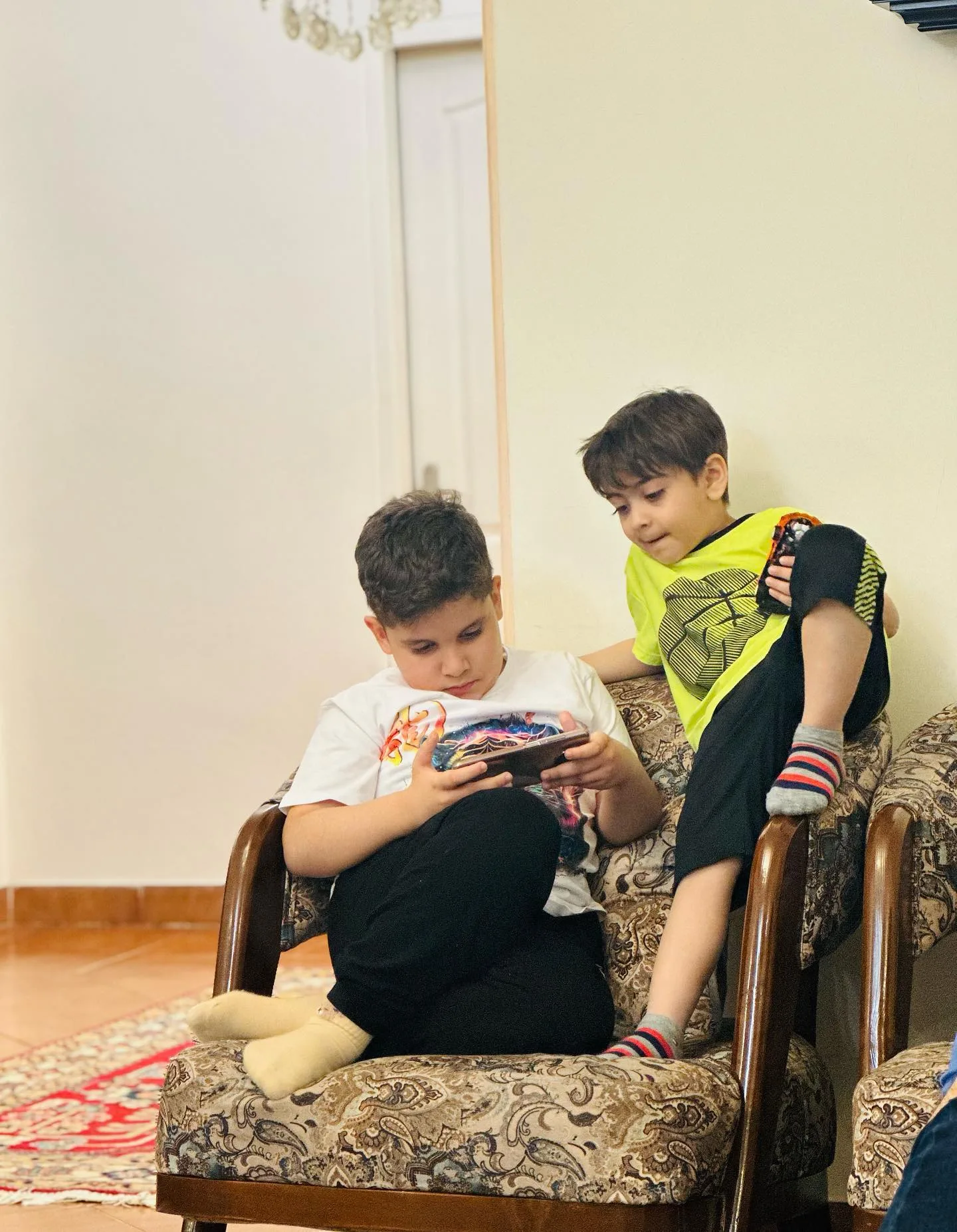 فرزندان زهرا چخماقی