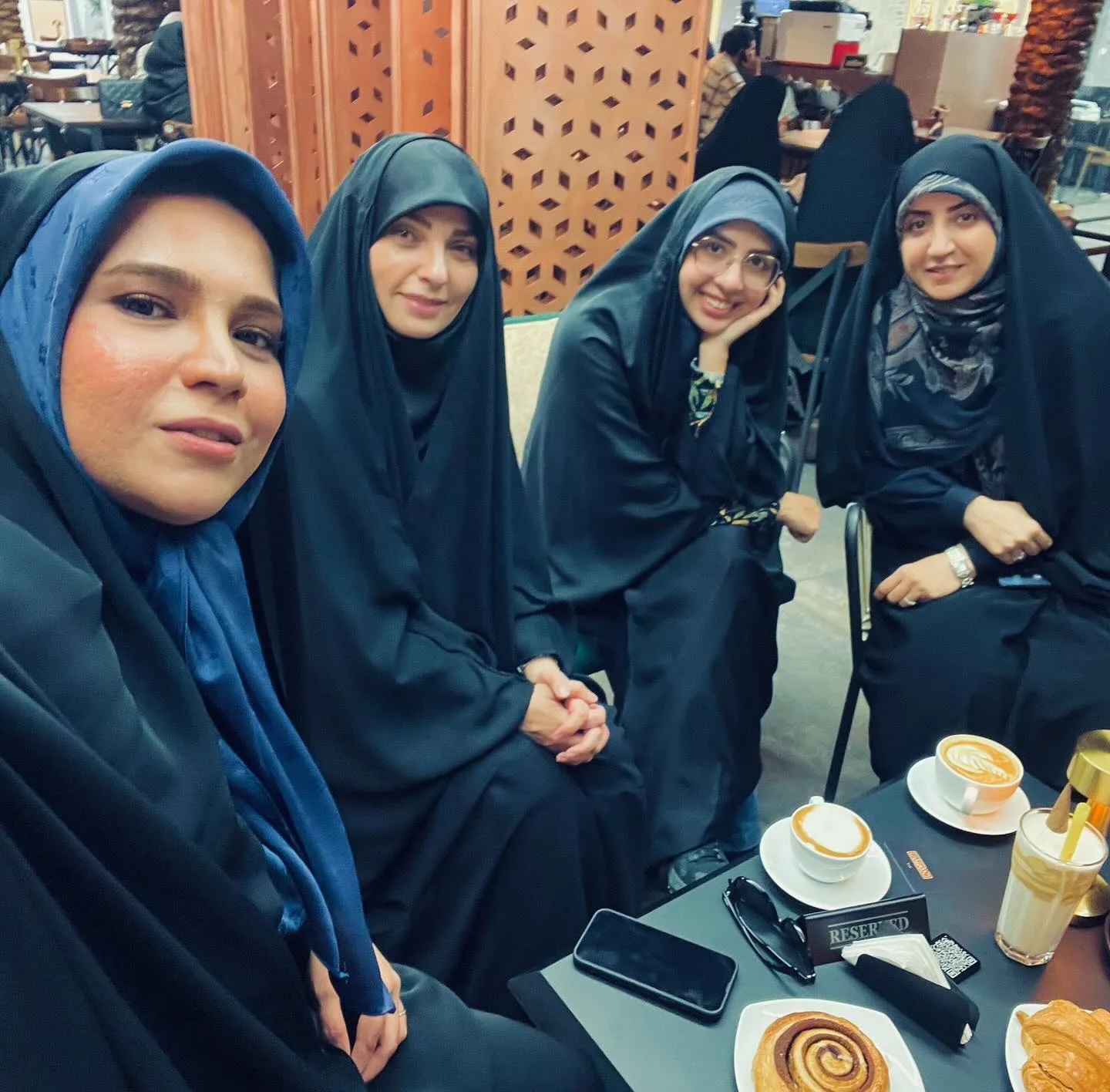 زهرا چخماقی و فضه سادات حسینی و همکارانشان