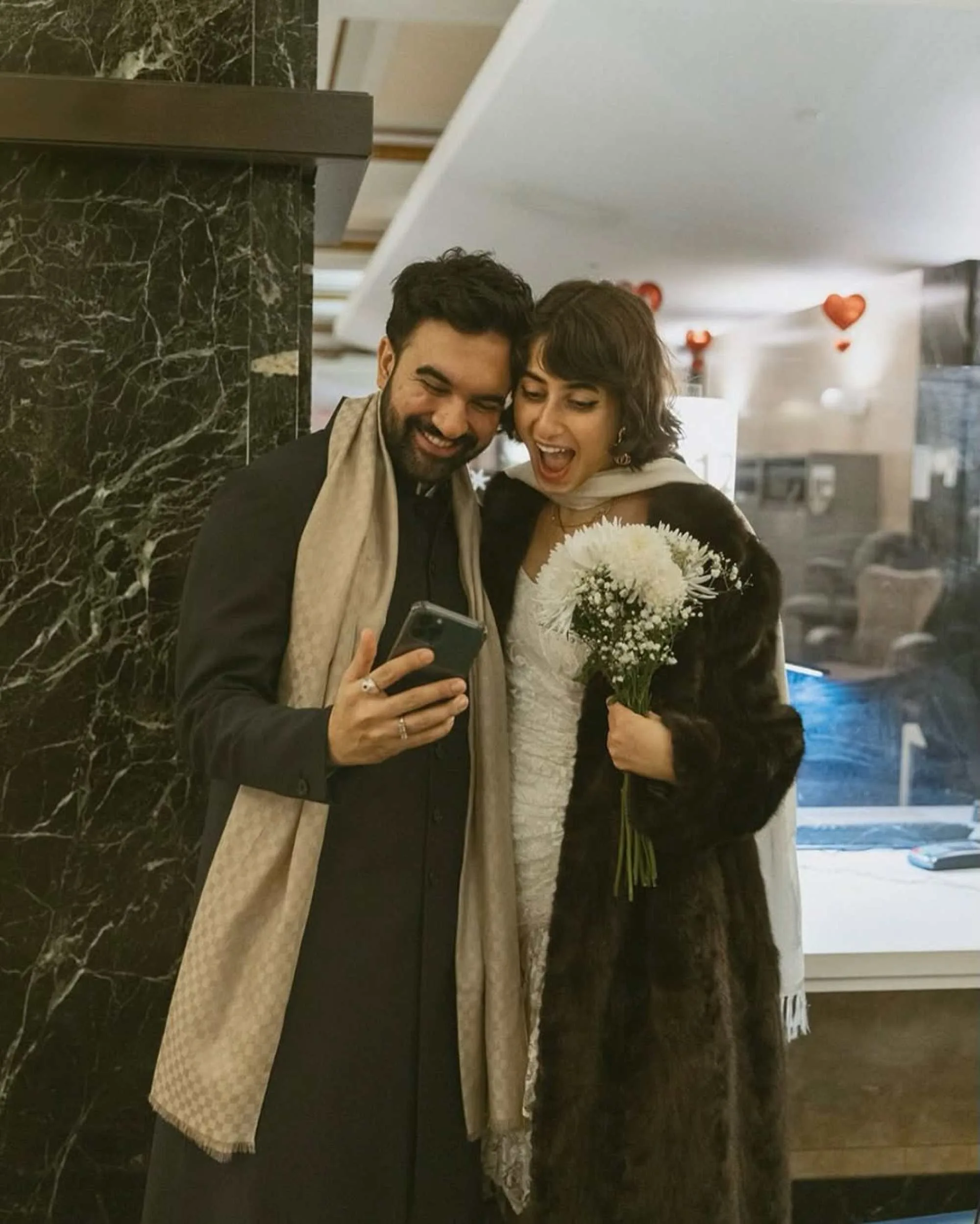 زهران ممدانی کیست؟ بیوگرافی شهردار مسلمان نیویورک زهران ممدانی شهردار نیویورک به همراه همسرش راما دواجی