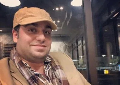 بیوگرافی علی زندی فر مجری سابق اخبار جوانهها؛ از مهاجرت به آمریکا تا جریانهای معاند بیوگرافی علی زندی فر مجری سابق اخبار جوانهها؛ از مهاجرت به آمریکا تا جریانهای معاند