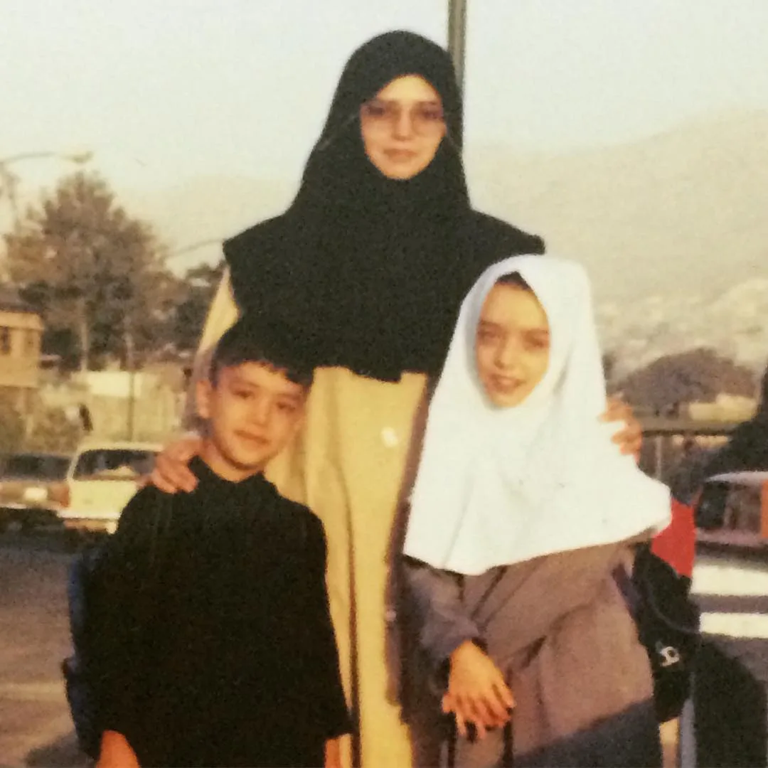 بیوگرافی الهه رضایی؛ از مجری برنامه کودک تا راه اندازی مهد کودک الهه رضایی به همراه دختر و پسرش در مهرماه 1374