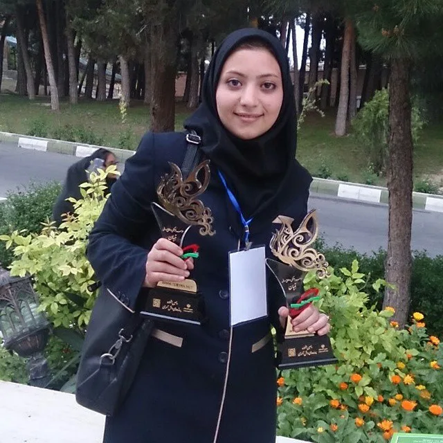 بیوگرافی فائزه کشاورز مجری باسابقه و گوینده اخبار جوانه های تلویزیون مرضیه کشاورز خواهر فائزه کشاورز