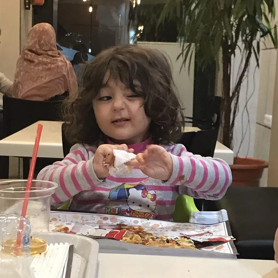 بیوگرافی فائزه کشاورز مجری باسابقه و گوینده اخبار جوانه های تلویزیون تصویر پریناز دختر فائزه کشاورز در سال ۱۳۹۶