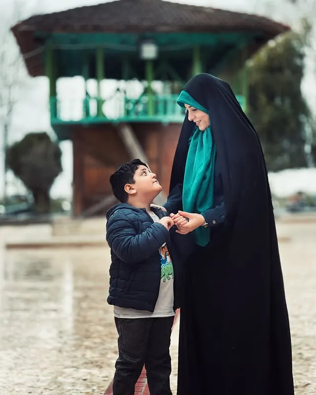 بیوگرافی فاطمه سادات متولیان مجری برنامه عصر خانواده شبکه دو سیما فرزند پسر فاطمه سادات متولیان
