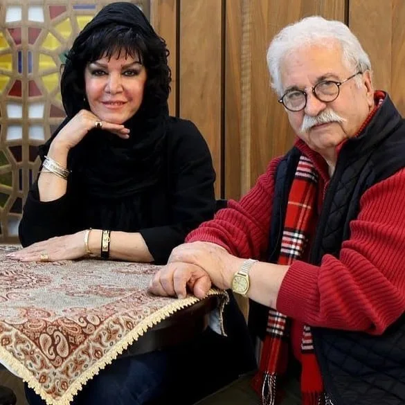 علت فوت و بیوگرافی هادی مرزبان کارگردان تئاتر و بازیگر خاطرهانگیز پهلوانان نمیمیرند فرزانه کابلی همسر هادی مرزبان