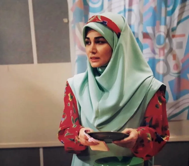 بیوگرافی لادن رضاجویی مجری کودک دهه ۶۰، خانم بهار بستنیها و مهاجرت به کانادا تصویر قدیمی از لادن رضاجویی به عنوان خانم بهار