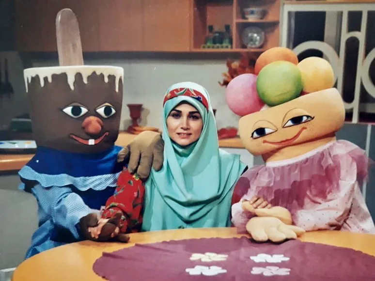 بیوگرافی لادن رضاجویی مجری کودک دهه ۶۰، خانم بهار بستنیها و مهاجرت به کانادا لادن رضاجویی در شهر بستنیها به عنوان خانم بهار