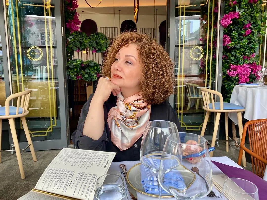 بیوگرافی لادن رضاجویی مجری کودک دهه ۶۰، خانم بهار بستنیها و مهاجرت به کانادا کشف حجاب لادن رضاجویی پس از مهاجرت به کانادا