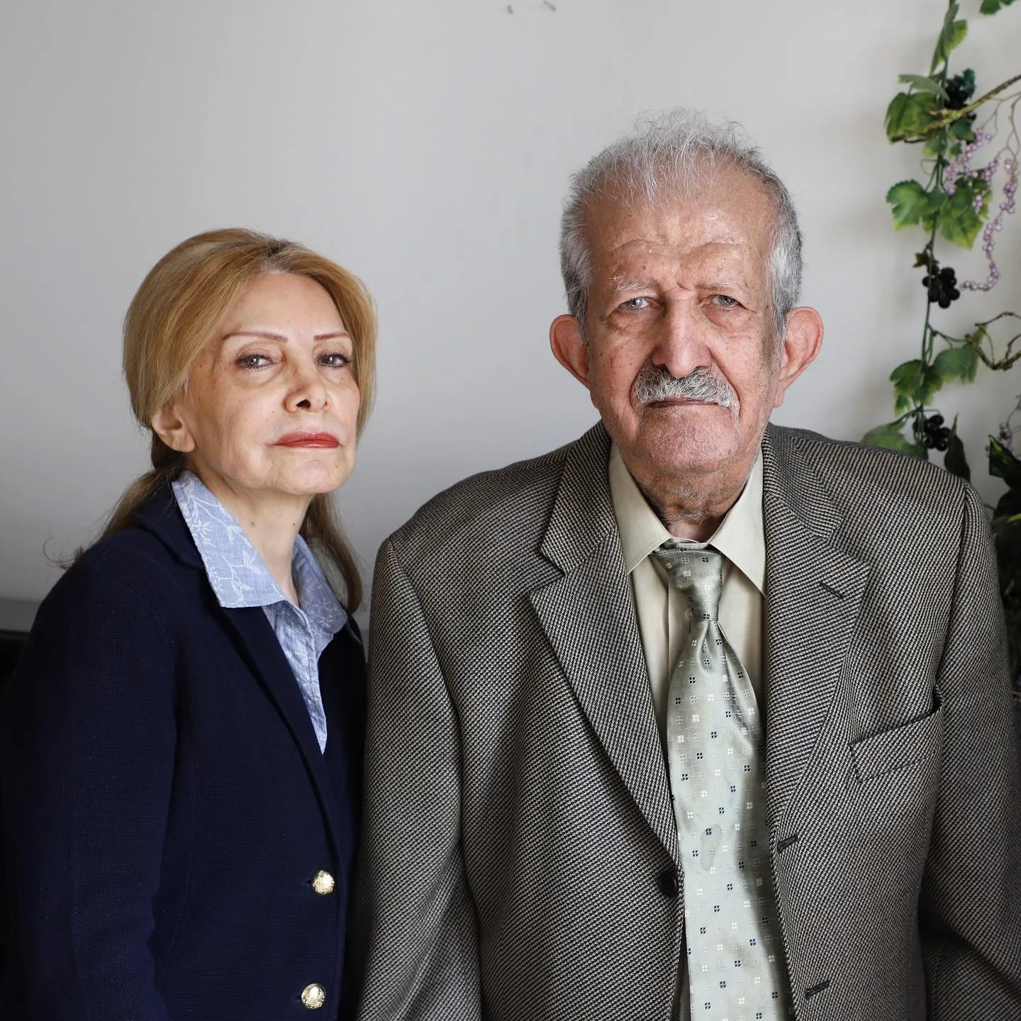 بیوگرافی لادن رضاجویی مجری کودک دهه ۶۰، خانم بهار بستنیها و مهاجرت به کانادا پدر و مادر لادن رضاجویی (پدر فوت شده است)