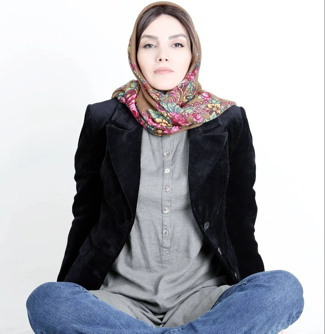 مرجان شیرمحمدی، بازیگر، نویسنده و طراح صحنه