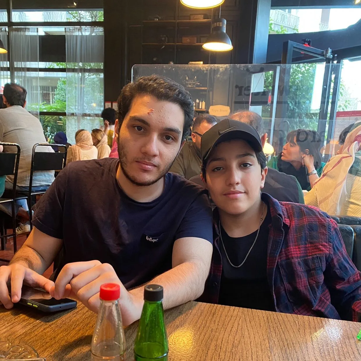 آهیل و ماکان، پسران مرجان شیرمحمدی